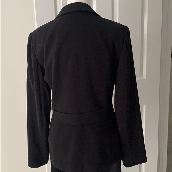 Great ladies 2 piece suit! - Picture 2 of 2